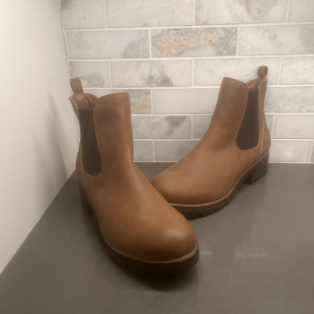 NEW-ANDIAMO Women's Round Toe Zip Block Heel Boots Size 9.5 M Brown